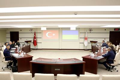 Millî Savunma Bakan Yardımcısı Yunus Emre Karaosmanoğlu, Ukrayna Dışişleri Bakan Yardımcısı Emine Dzheppar ile Bir Araya Geldi