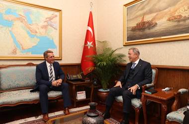 Millî Savunma Bakanı Hulusi Akar, ABD'nin Ankara Büyükelçisi Olarak Atanan Jeffry L. Flake'i Kabul Etti