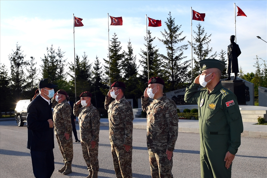 Millî Savunma Bakanı Hulusi Akar, Bordo Berelilerle İftar Yaptı