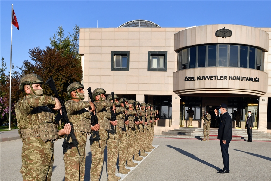 Millî Savunma Bakanı Hulusi Akar, Bordo Berelilerle İftar Yaptı