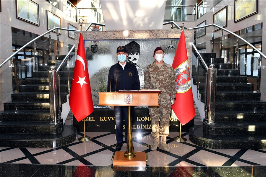 Millî Savunma Bakanı Hulusi Akar, Bordo Berelilerle İftar Yaptı