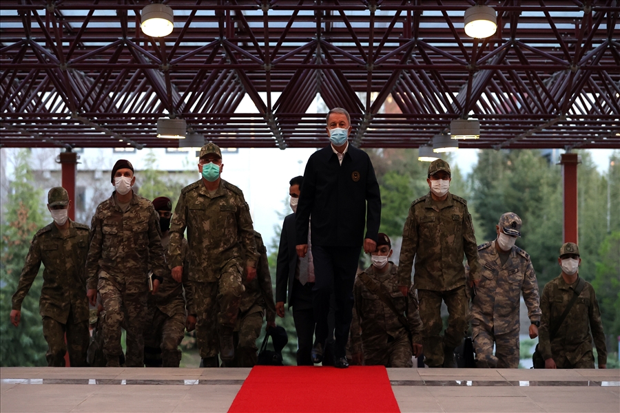 Millî Savunma Bakanı Hulusi Akar, Bordo Berelilerle İftar Yaptı