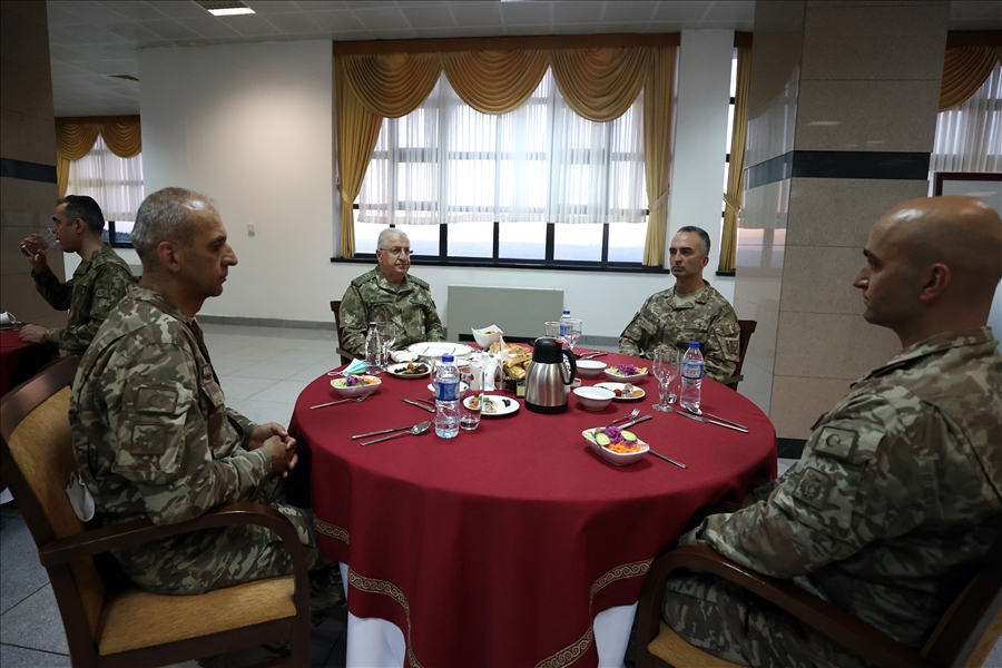 Millî Savunma Bakanı Hulusi Akar, Bordo Berelilerle İftar Yaptı