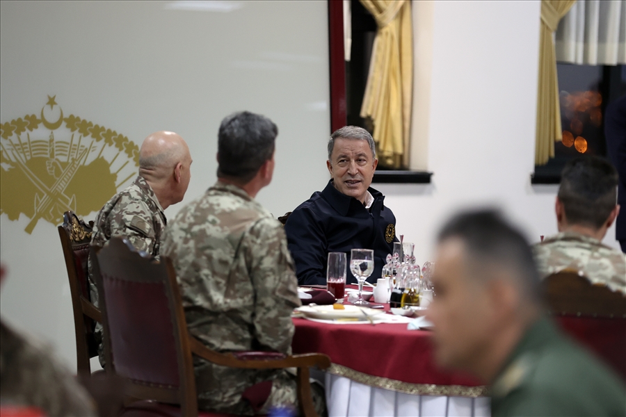 Millî Savunma Bakanı Hulusi Akar, Bordo Berelilerle İftar Yaptı