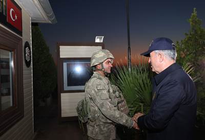Millî Savunma Bakanı Hulusi Akar ve Beraberindeki TSK Komuta Kademesi Süleyman Şah Türbesi’ni Ziyaret Etti