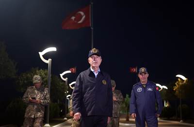 Millî Savunma Bakanı Hulusi Akar ve Beraberindeki TSK Komuta Kademesi Süleyman Şah Türbesi’ni Ziyaret Etti