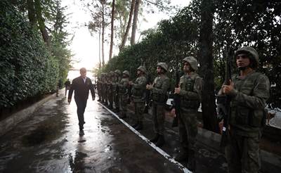 Millî Savunma Bakanı Hulusi Akar ve Beraberindeki TSK Komuta Kademesi Süleyman Şah Türbesi’ni Ziyaret Etti