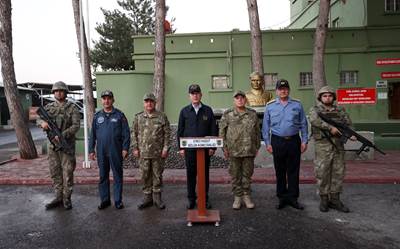 Millî Savunma Bakanı Hulusi Akar ve Beraberindeki TSK Komuta Kademesi Süleyman Şah Türbesi’ni Ziyaret Etti