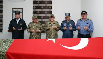 Millî Savunma Bakanı Hulusi Akar ve Beraberindeki TSK Komuta Kademesi Süleyman Şah Türbesi’ni Ziyaret Etti
