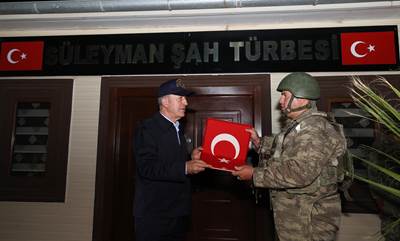 Millî Savunma Bakanı Hulusi Akar ve Beraberindeki TSK Komuta Kademesi Süleyman Şah Türbesi’ni Ziyaret Etti