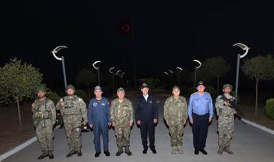 Millî Savunma Bakanı Hulusi Akar ve Beraberindeki TSK Komuta Kademesi Süleyman Şah Türbesi’ni Ziyaret Etti