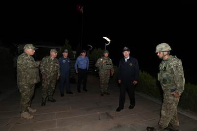 Millî Savunma Bakanı Hulusi Akar ve Beraberindeki TSK Komuta Kademesi Süleyman Şah Türbesi’ni Ziyaret Etti