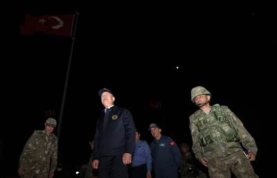 Millî Savunma Bakanı Hulusi Akar ve Beraberindeki TSK Komuta Kademesi Süleyman Şah Türbesi’ni Ziyaret Etti