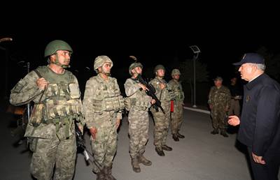 Millî Savunma Bakanı Hulusi Akar ve Beraberindeki TSK Komuta Kademesi Süleyman Şah Türbesi’ni Ziyaret Etti