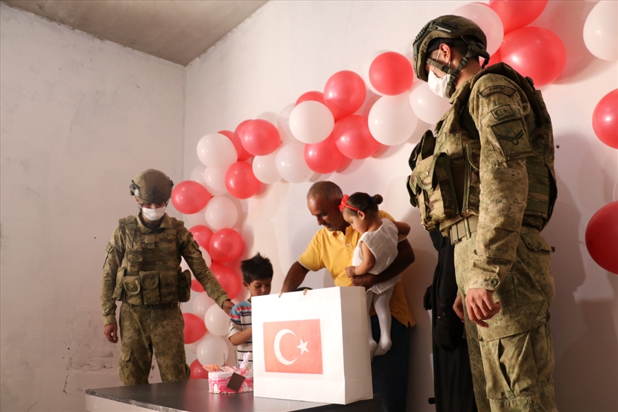 “Barışın Bebeği, Umudun Simgesi” Pınar Bebek İçin Suriye’de Doğum Günü Kutlaması Yapıldı
