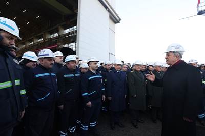 Millî Savunma Bakanı Hulusi Akar, Gölcük Tersanesi Komutanlığında İşçilerle Bir Araya Geldi
