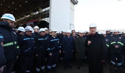 Millî Savunma Bakanı Hulusi Akar, Gölcük Tersanesi Komutanlığında İşçilerle Bir Araya Geldi