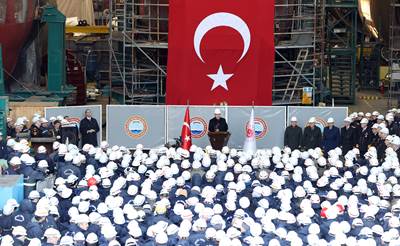 Millî Savunma Bakanı Hulusi Akar, Gölcük Tersanesi Komutanlığında İşçilerle Bir Araya Geldi
