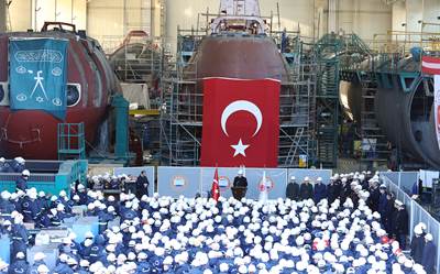 Millî Savunma Bakanı Hulusi Akar, Gölcük Tersanesi Komutanlığında İşçilerle Bir Araya Geldi
