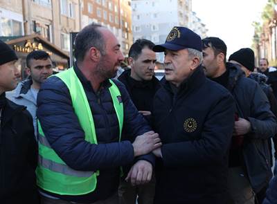 Millî Savunma Bakanı Hulusi Akar ile Sağlık Bakanı Fahrettin Koca Hatay Kırıkhan’da İncelemelerde Bulundu
