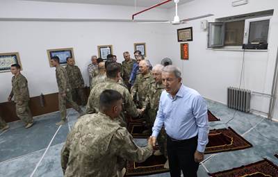 Millî Savunma Bakanı Hulusi Akar ve Beraberindeki TSK Komuta Kademesi Geceyi Dağlıca’da Geçirdi, Bayram Namazını Mehmetçik ile Kıldı