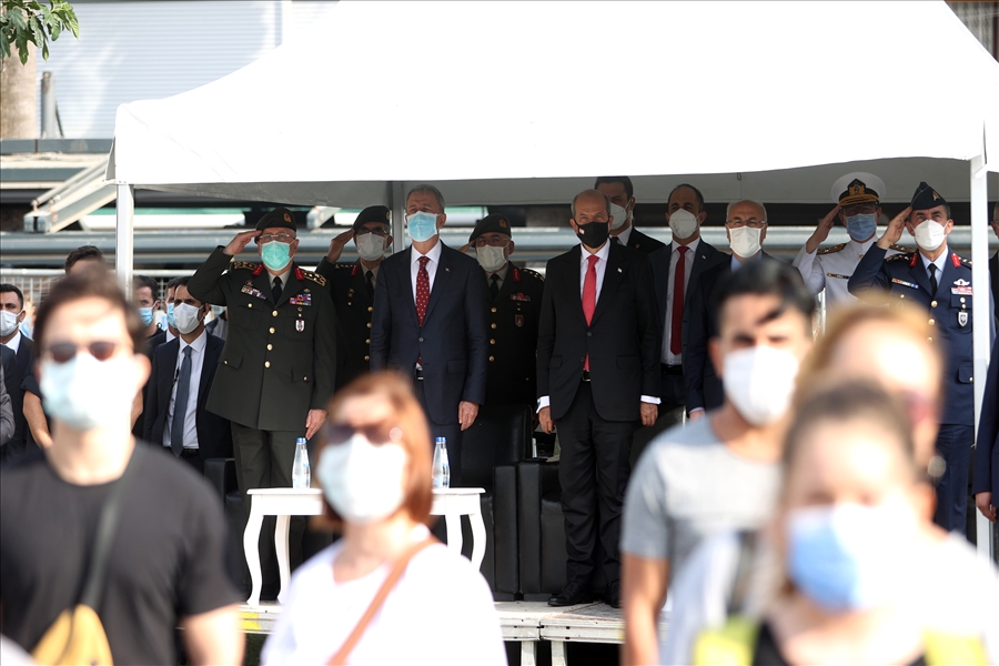 Millî Savunma Bakanı Hulusi Akar ve KKTC Cumhurbaşkanı Sn. Ersin Tatar İzmir’de Vatandaşlarla Beraber Hava Gösterisini İzledi 