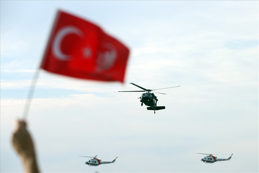 Millî Savunma Bakanı Hulusi Akar ve KKTC Cumhurbaşkanı Sn. Ersin Tatar İzmir’de Vatandaşlarla Beraber Hava Gösterisini İzledi 